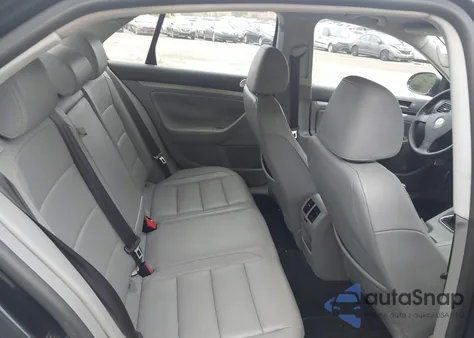 2007 Volkswagen Jetta 2.5 z USA, uszkodzony, nr VIN 3VWSF71K87M046471